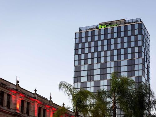 Ibis Styles Brisbane, Elizabeth Street facade